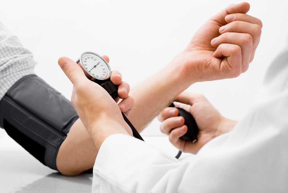 Wenn Osteochondrose nicht behandelt wird, treten Blutdruckprobleme auf